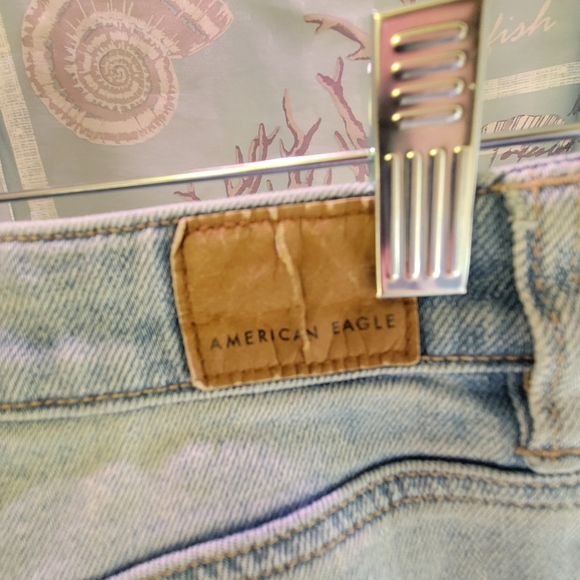 American Eagle Outfitters Light Wash Ripped Boyfriend Jeans - Picture 5 of 15